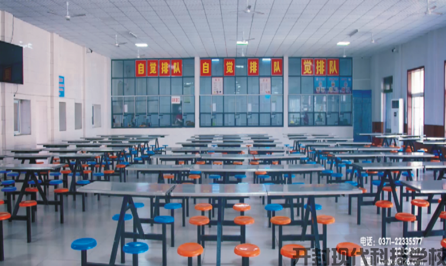 2个学生食堂，面积2500平方，36名厨